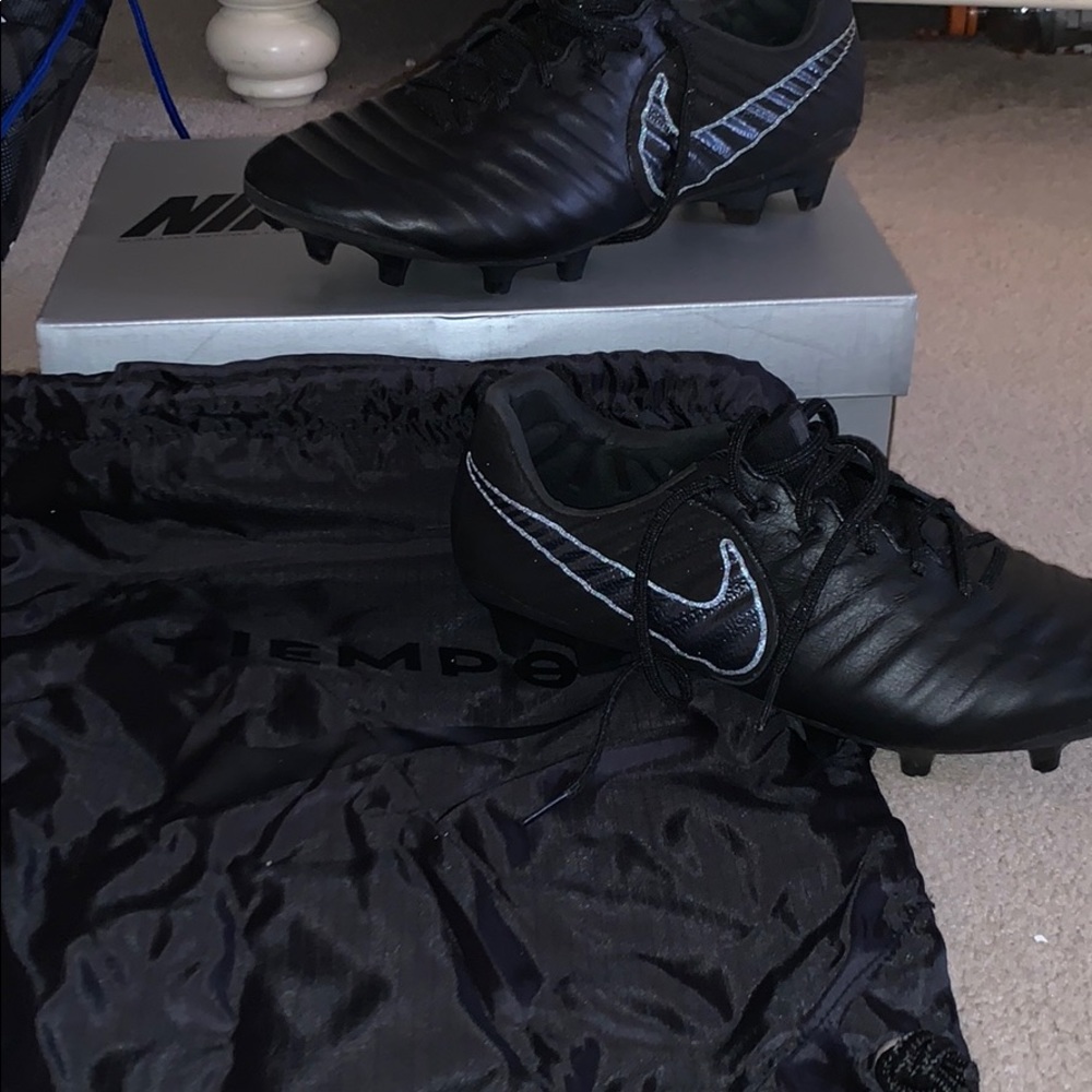 Never been worn nike soccer cleats!!
